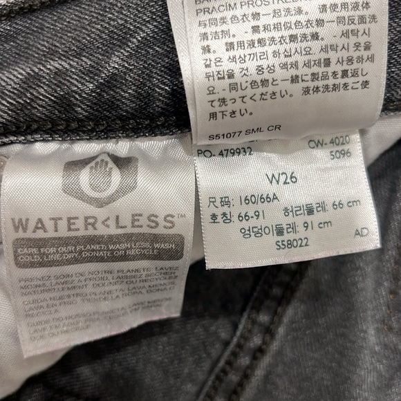 Levi 501 black jean shorts - Picture 3 of 3